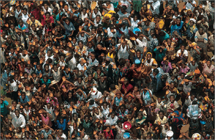 [Crowd in Abengourou]